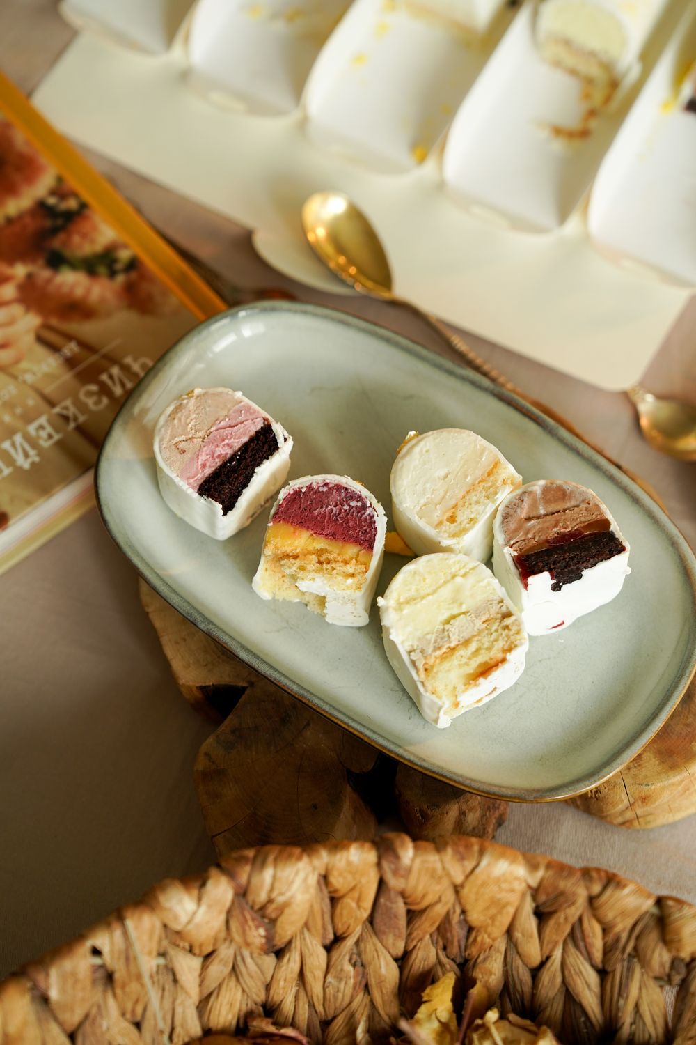 Муссовые пирожные и бенто-торты