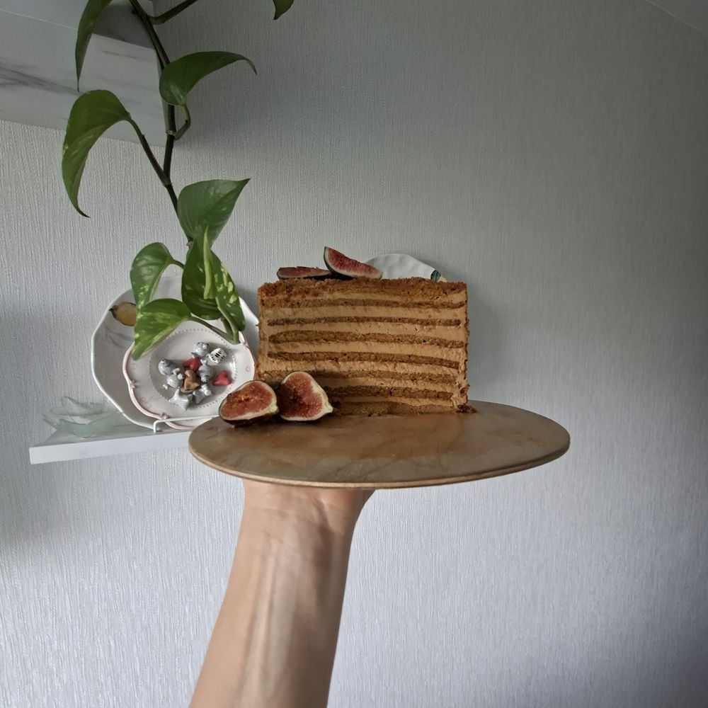 Медовик/ 2100 руб за 1 кг