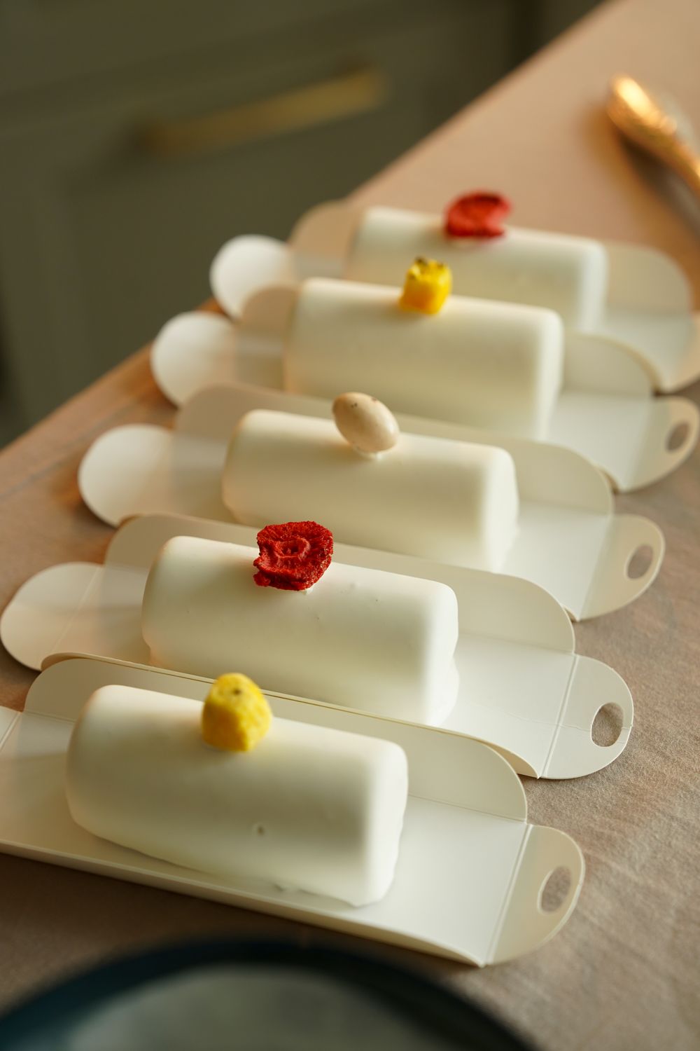 Муссовые пирожные и бенто-торты